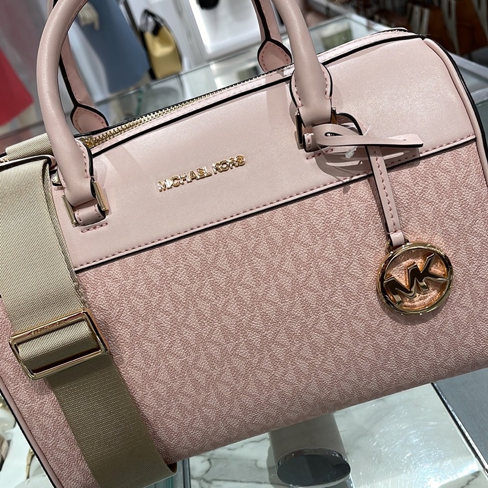 Michael Kors med Duffel Travel - Leather/Coated
Light Powder Blush NWT - Picture 16 of 16